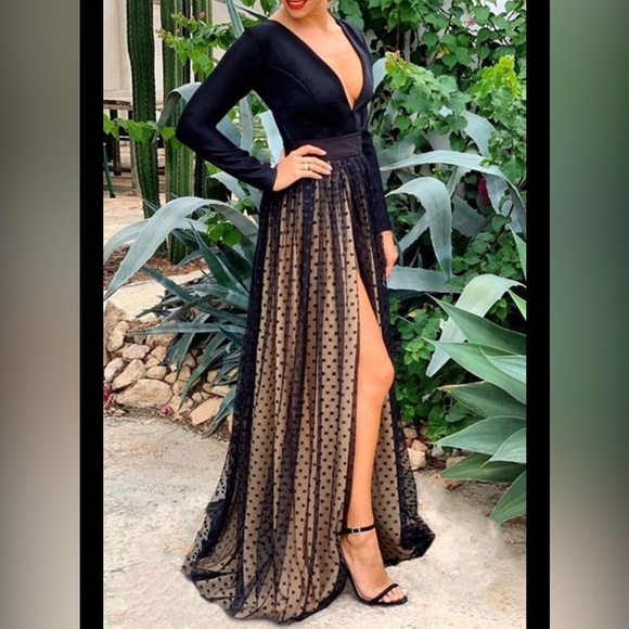 CBR Dresses & Skirts - CBR Black V-Neck Long Sleeve Dress